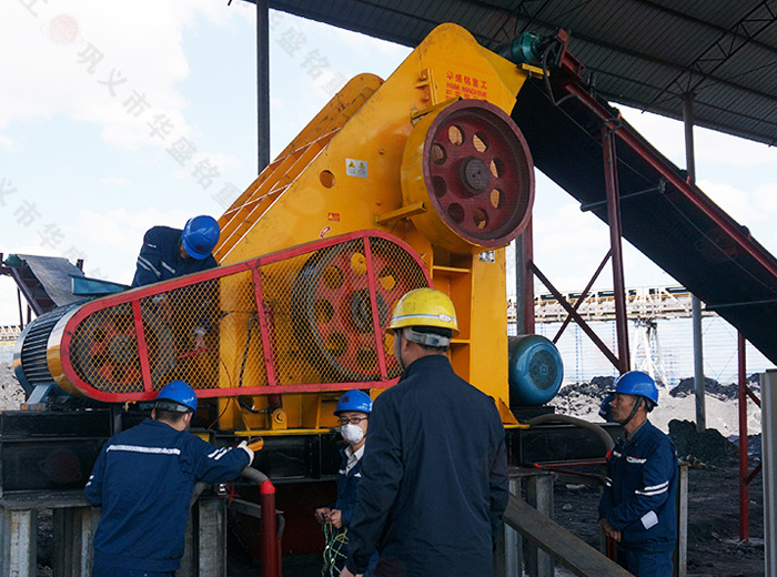  大型煤廠用什么類型煤矸石粉碎機(jī)好？